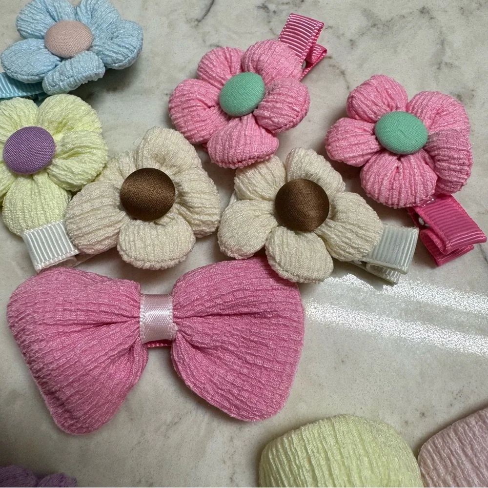🌸 24-Piece Handmade Hair Clip Set | 8 Flower Pairs & 4 Bow Pairs 🎀 - Picture 11 of 16